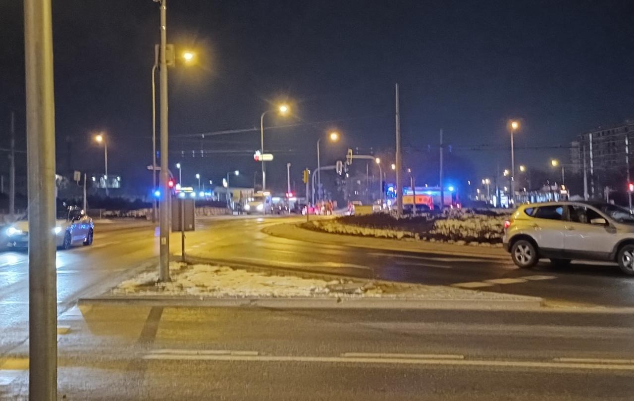 Kolejne zderzenie samochodów w mieście. Tym razem na rondzie Starołęka. Jedna osoba poszkodowana