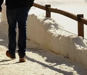 Przeszedł 25 km w tenisówkach podczas mrozów. Był wyziębiony, gdy zatrzymała go policja. Okazało się, iż mężczyzna ma problemy natury psychicznej