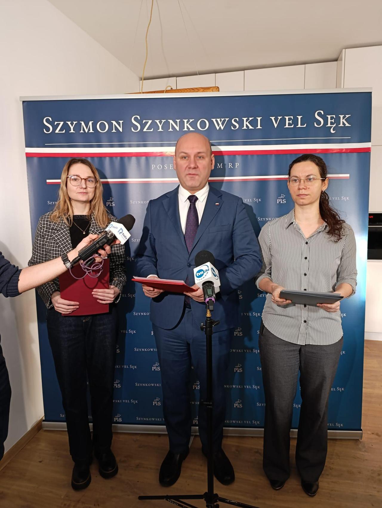 Szynkowski: "Wiśniewski zamiast koncentrować się na problemach miasta, siedzi na kartonach". Chodzi o aferę korupcyjną w ZDM