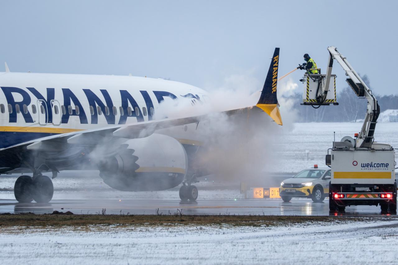 To standardowa procedura na poznańskiej Ławicy, ale może powodować opóźnienia rejsów