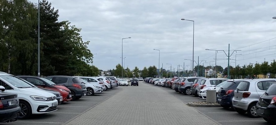 Płatne parkowanie przy poznańskim cmentarzu jeszcze w styczniu. Jest więcej szczegółów