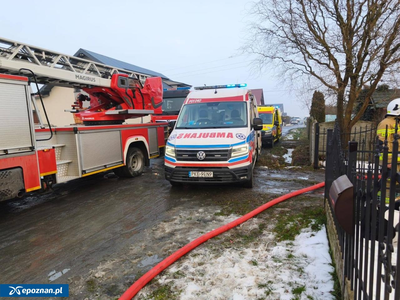 Rodzinny dramat w regionie. Nie żyje 38-letnia kobieta, która weszła do płonącego domu, by ratować syna