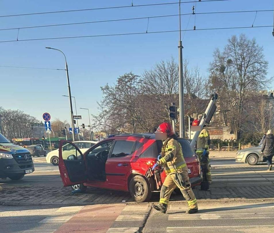 Głogowska: zderzenie dwóch samochodów osobowych