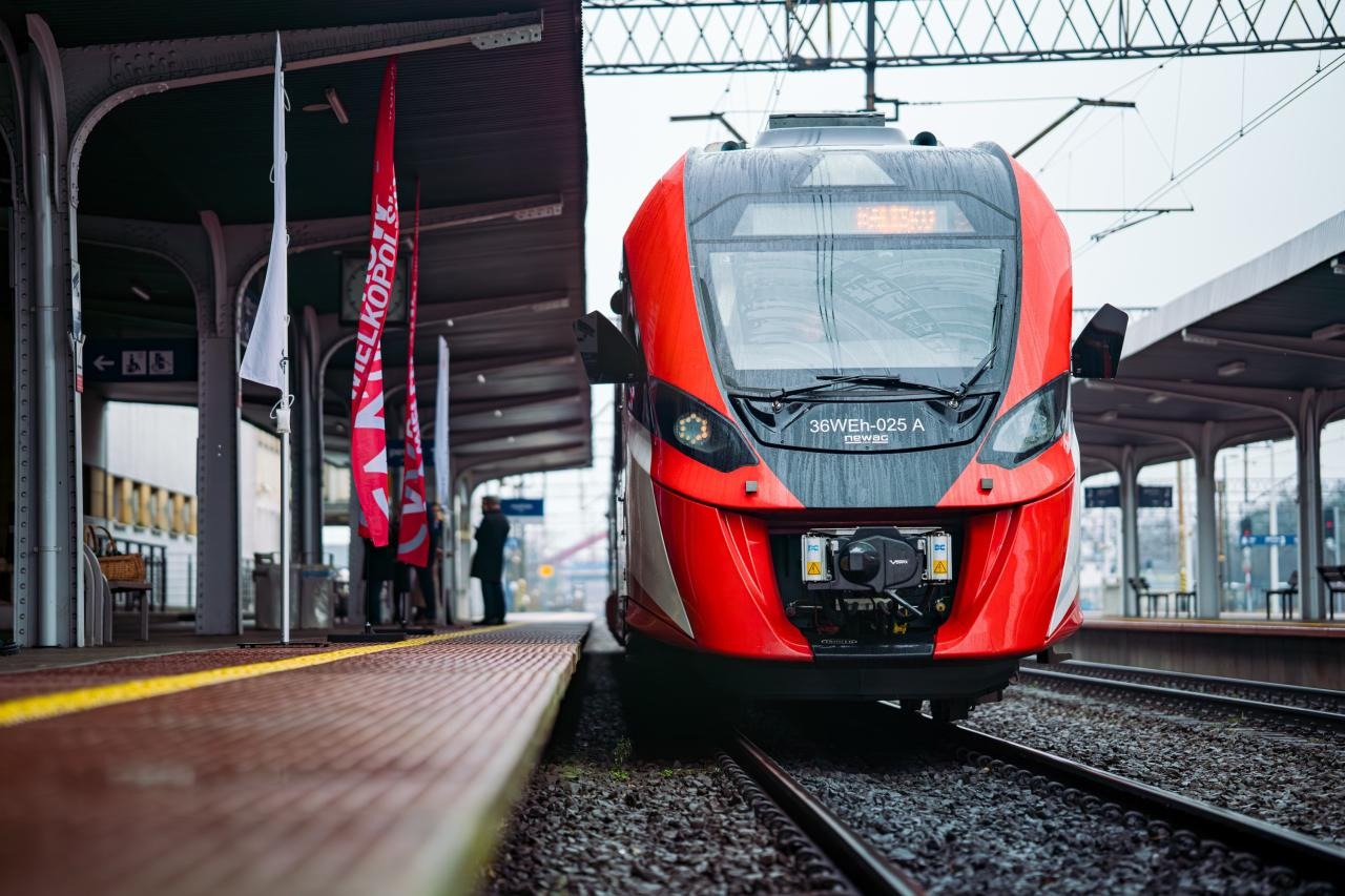 Skandaliczne zachowanie pasażerów w trakcie awarii na kolei: "Lepiej pchać, za przeproszeniem, dupę, żeby wygrzać jajeczka?"