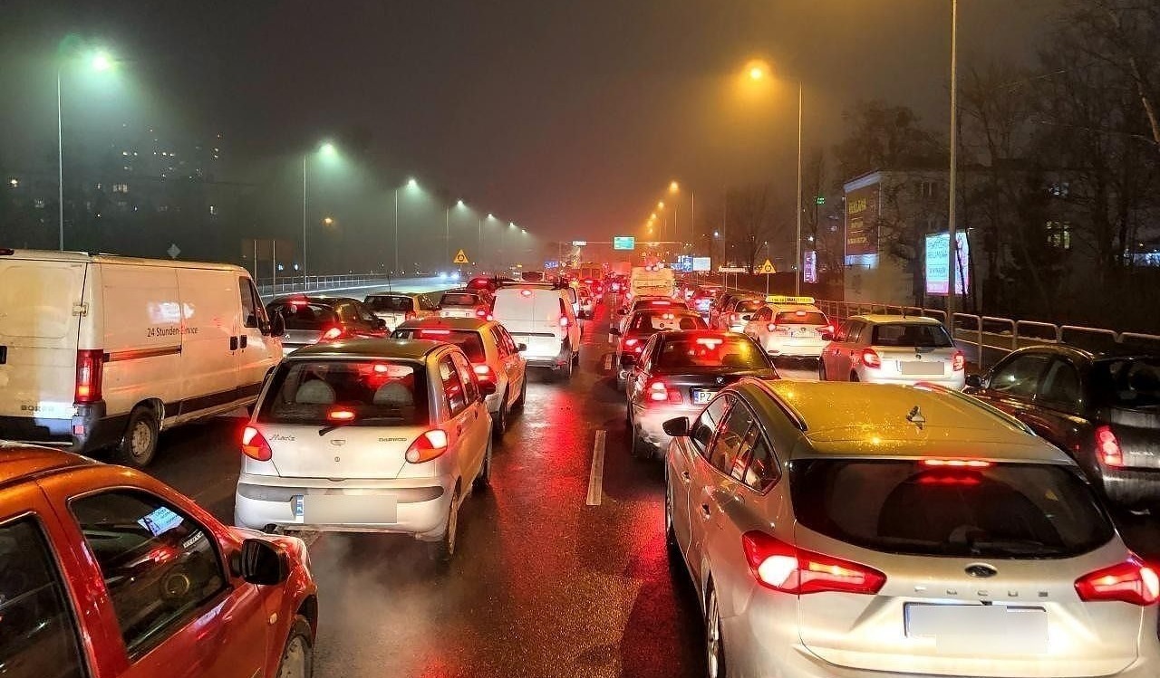 Poznań czwartym najbardziej zatłoczonym miastem w Europie, to u nas kierowcy tracą najwięcej czasu w korkach