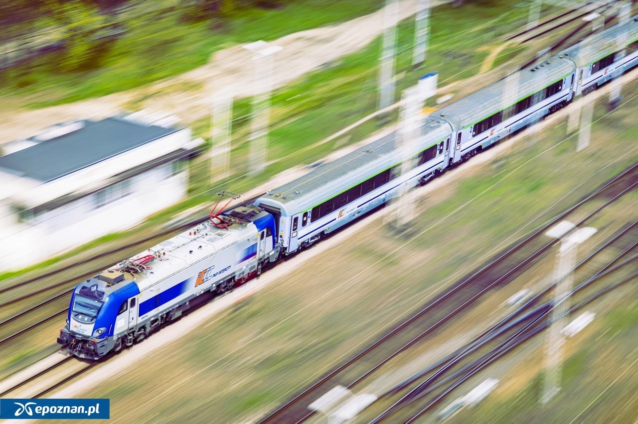 Pociągi pojadą szybciej na popularnej trasie? Jest szansa na drugi tor
