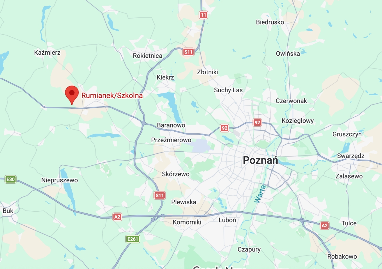 Pożar warsztatu w powiecie poznańskim. 15 zastępów walczy z ogniem