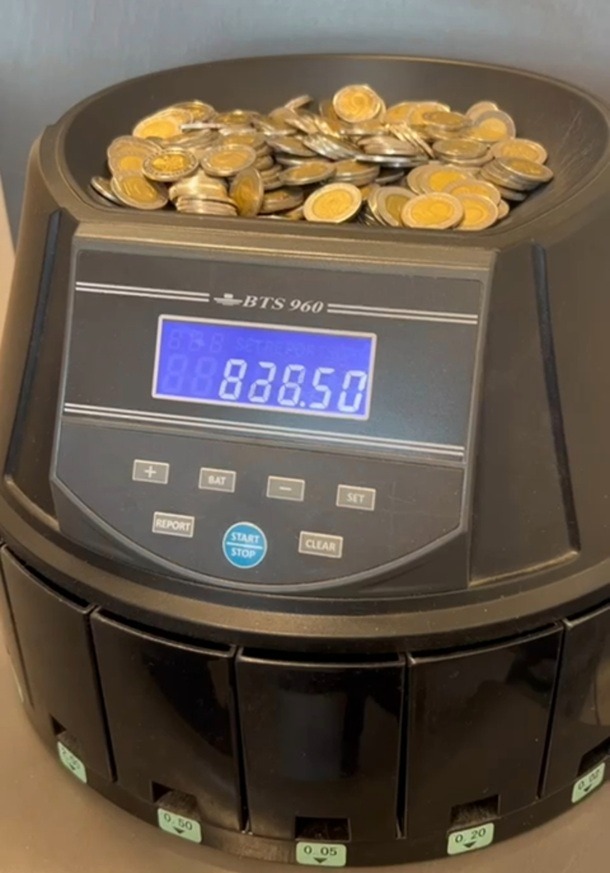 Region. Złodziej ukradł z hali worki wypełnione bilonem w kwocie 19 000 złotych. Mężczyzna usłyszał siedem zarzutów