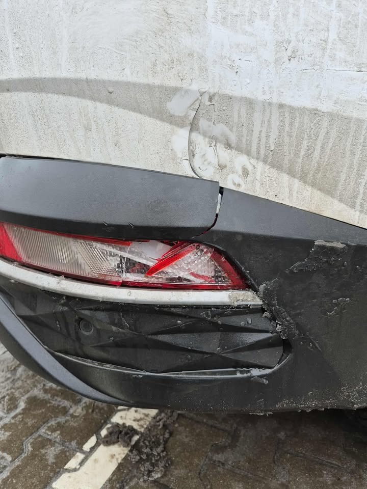 Wyszła z przychodni, a na parkingu jej uszkodzone auto. Sprawcę udało się odnaleźć dzięki naszym Czytelnikom