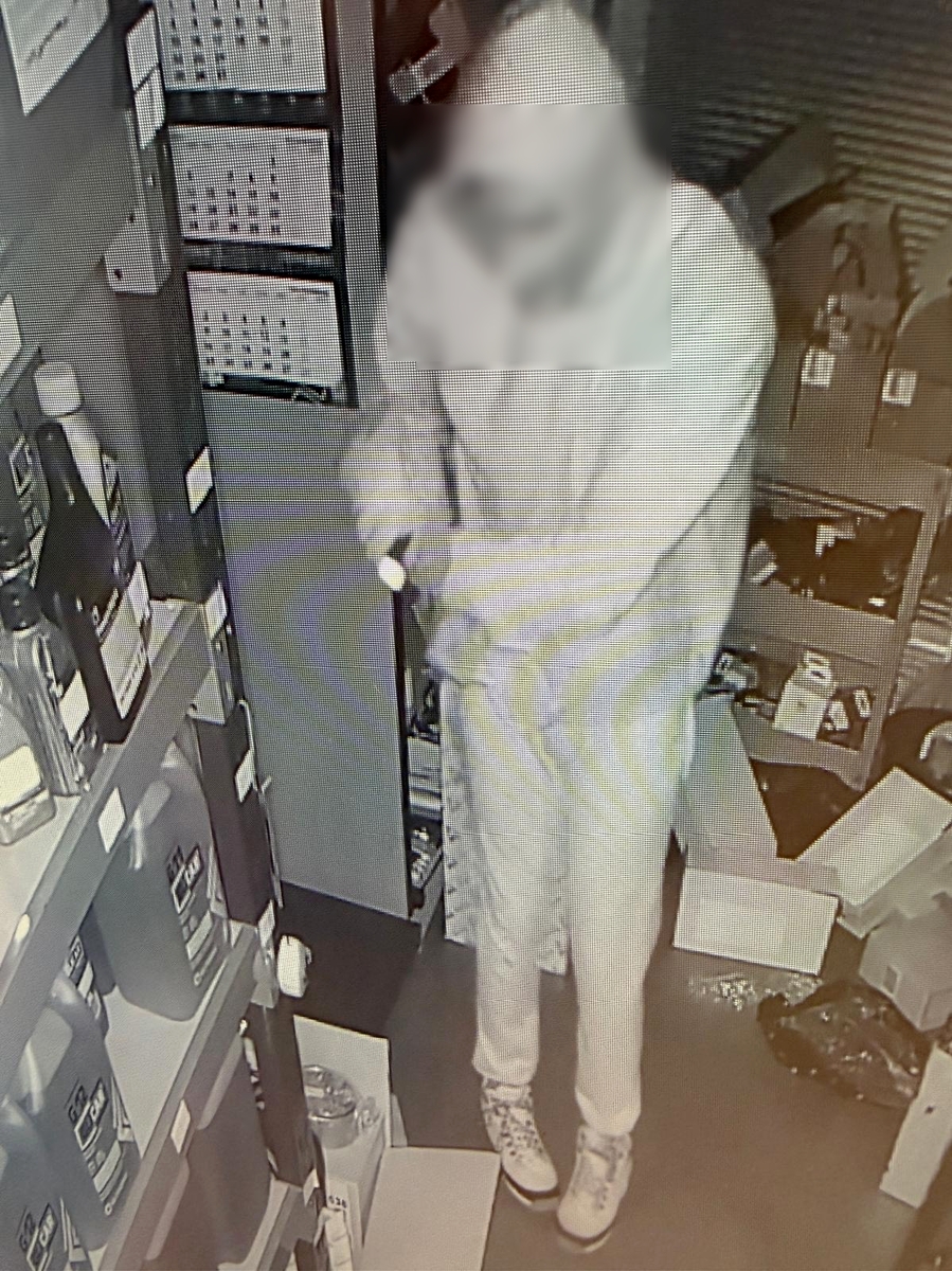 Pod Poznaniem zatrzymano seryjnego włamywacza. Okradał firmy w 3 minuty