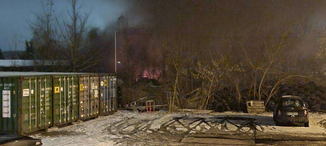 Kolejny pożar odpadów na tej samej posesji. To podpalenia?