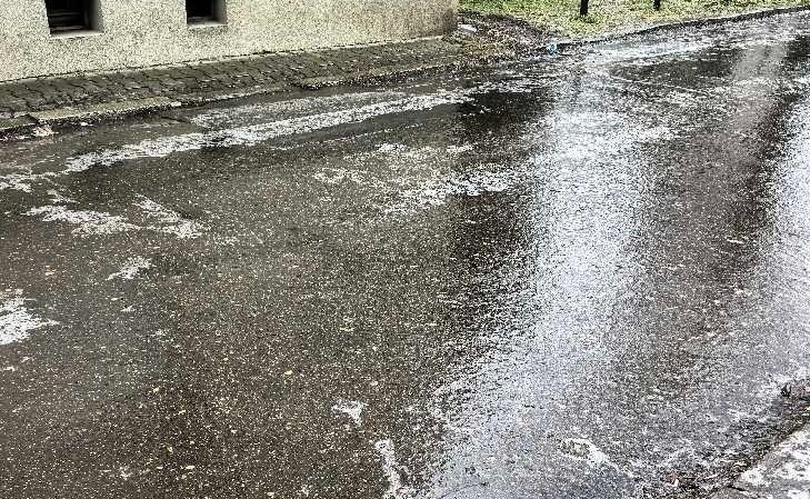 Znowu groźnie na drogach i chodnikach! A do tego dojdzie srogi mróz - w Poznaniu odczuwalne będą choćby -24 stopnie!