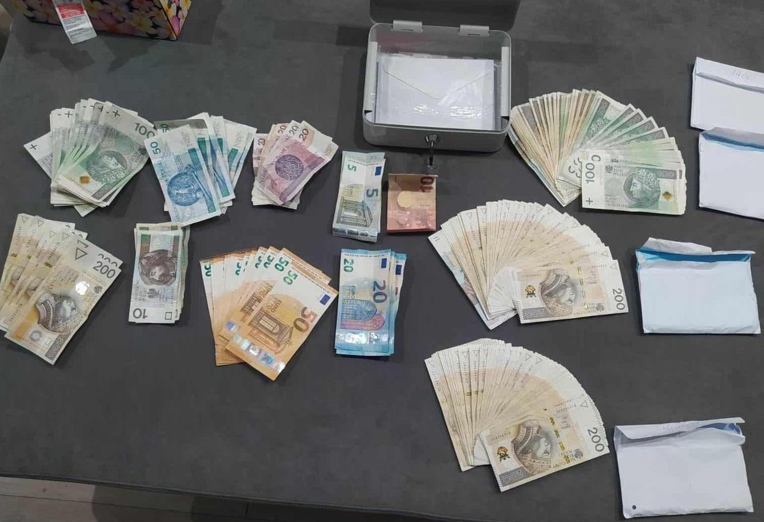 Ordynator poznańskiego szpitala załatwiał przyjęcie na oddział skazanym przestępcom. Są kolejni zatrzymani