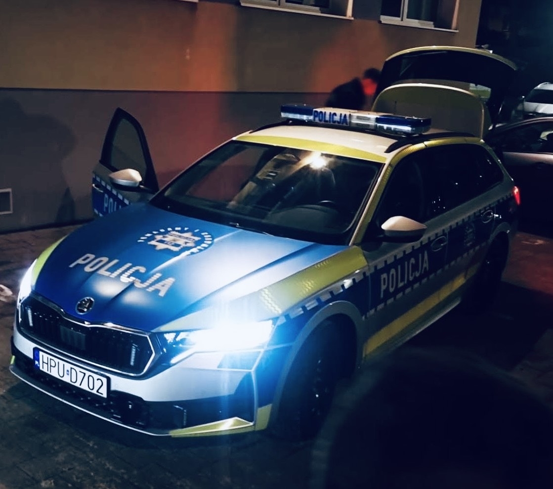 Policjanci z Grunwaldu mają nowy radiowóz. To Skoda w nowoczesnym malowaniu