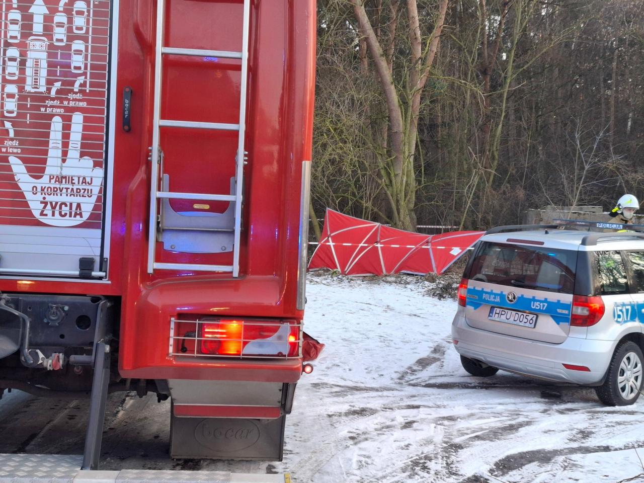 Makabryczne odkrycie w regionie. Zwłoki mężczyzny z raną głowy, w pobliżu znaleziono samochód