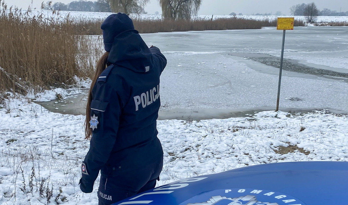 Skrajnie niebezpieczna sytuacja w regionie. Troje dzieci bawiło się na zamarzniętym odcinku Warty