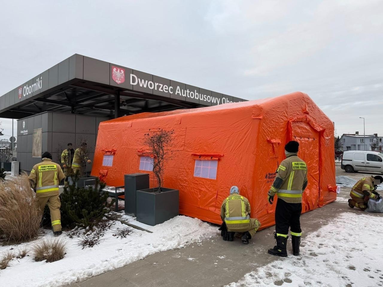W Obornikach również stanął podgrzewany namiot. Każdy może z niego korzystać, nie tylko osoby w kryzysie bezdomności