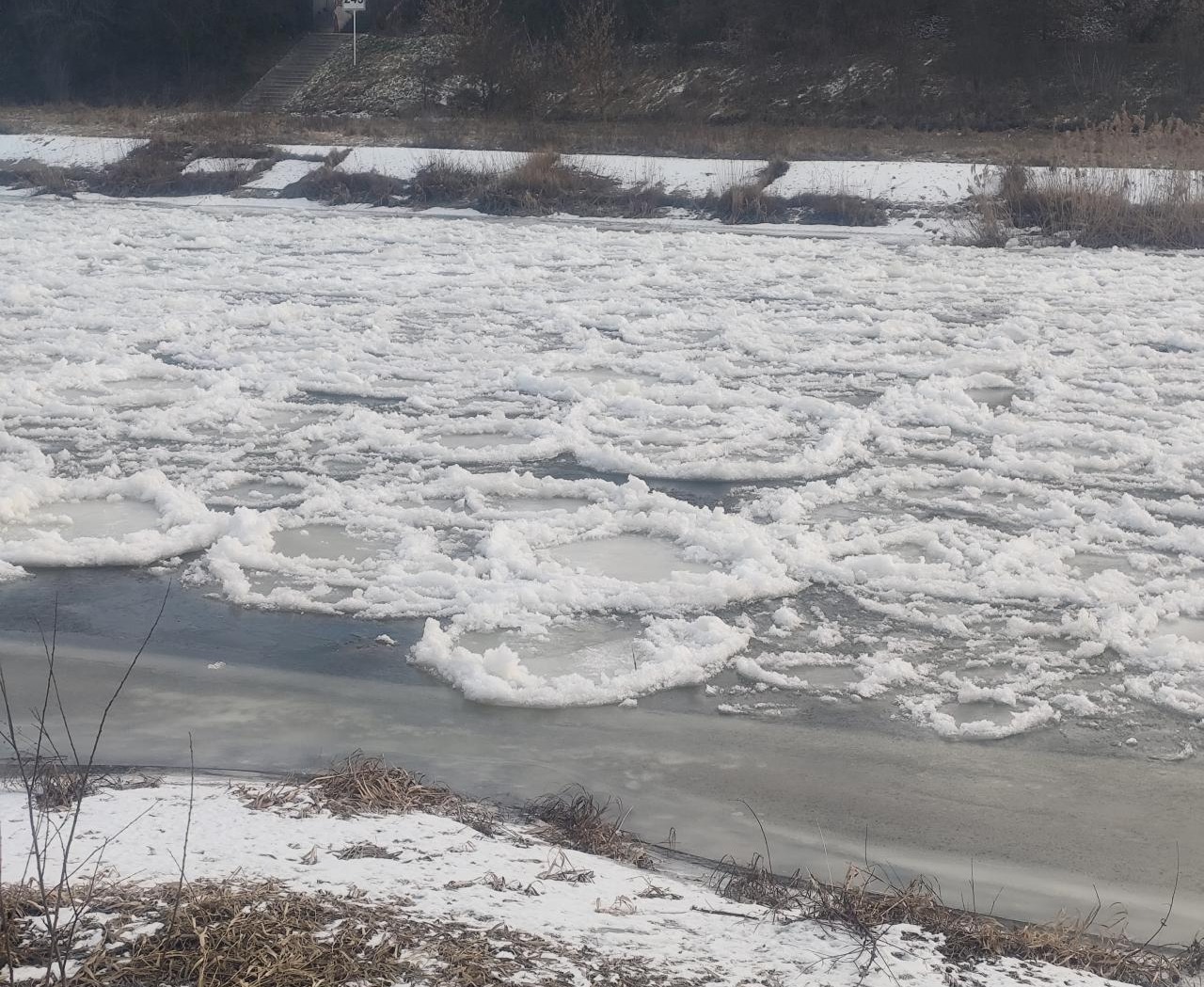 Warta w Poznaniu zamarzła