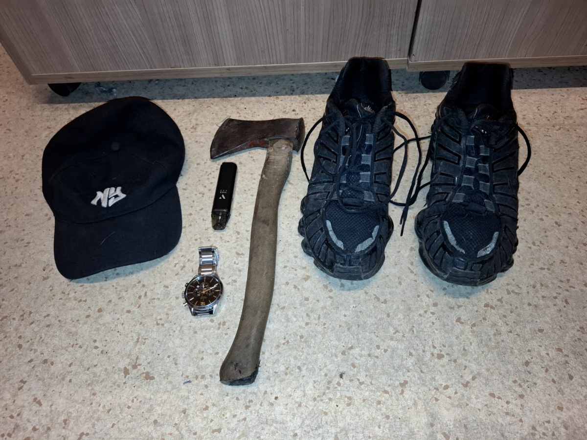 Bezwzględny rozbój na 19-latku w Poznaniu. Grozili mu siekierą, pobili, okradli i zostawili bez butów na mrozie