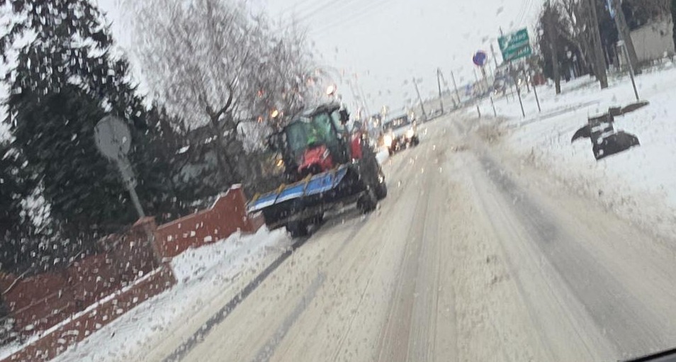Mieszkańcy: dlaczego ulice nie są odśnieżane? ZDM: "prace realizowane są nieprzerwanie"