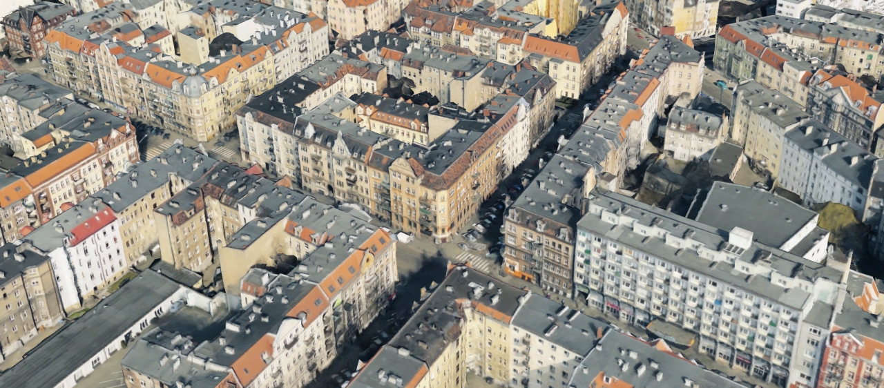 Problem mieszkańców kamienicy z Wildy. Woda z pękniętej rury zalała mieszkania, musieli opuścić budynek