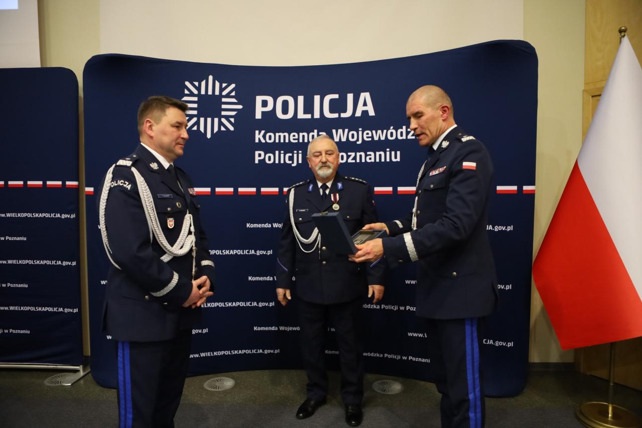"Żywa legenda wielkopolskiej policji" po 52 latach odchodzi na emeryturę. W tym czasie tylko dwa razy przebywał na zwolnieniu lekarskim