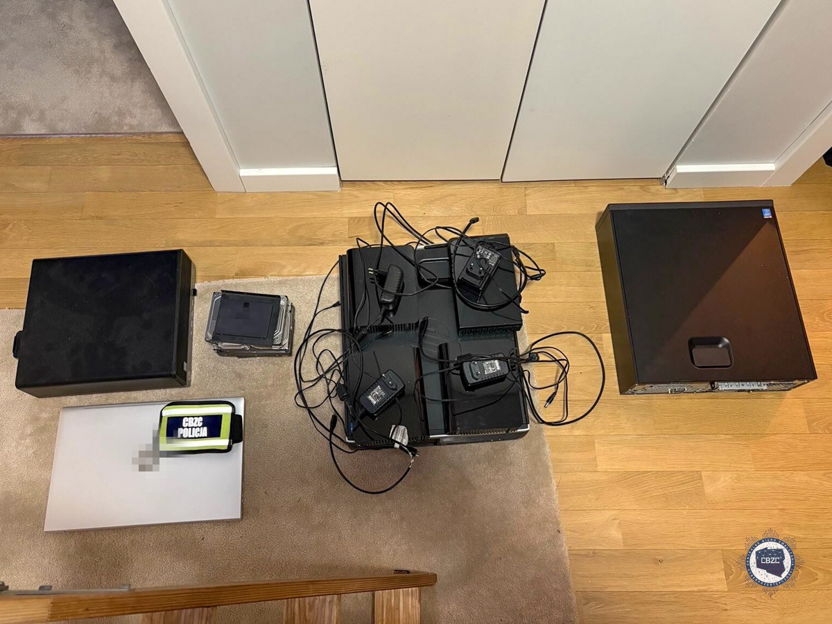 53-letni Poznaniak zatrzymany za cyberatak. Zaatakował swoją byłą firmę, "by zwrócić uwagę na jej cyberbezpieczeństwo"