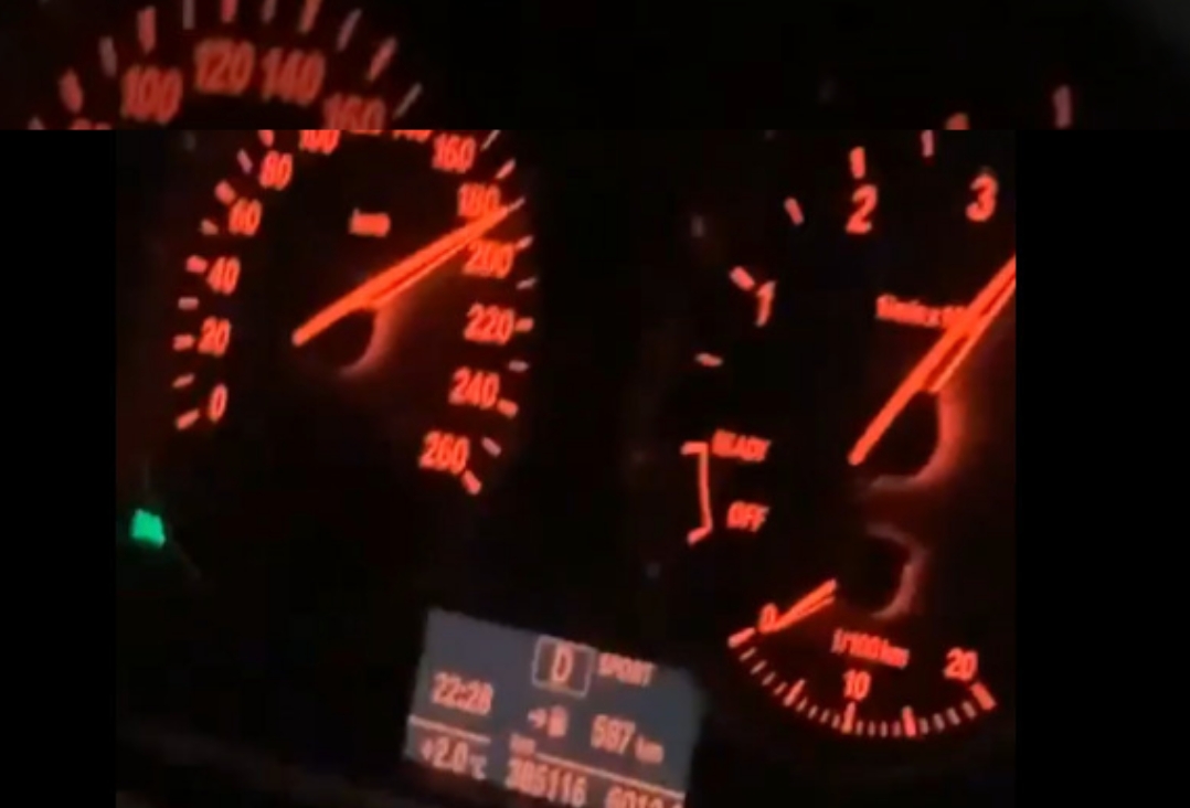 Region. Jechał prawie 200 km/h, doprowadził do zderzenia. Wszystko nagrał i wrzucił do internetu