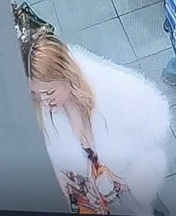 Ze sklepu w Poznaniu zniknął towar za kilkaset złotych. Poznajesz ich?