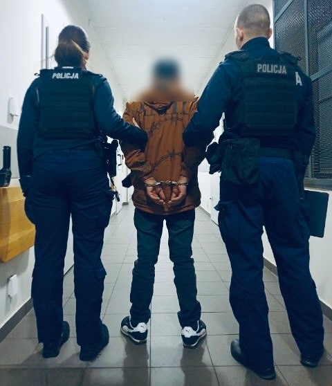 Pijany Kolumbijczyk jechał autem pod prąd w Buku. Zostanie deportowany po obywatelskim zatrzymaniu