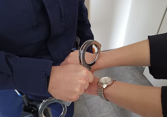 Region. Nietypowy finał towarzyskiego spotkania. Ukradła telefon koleżance i wyczyściła jej konto