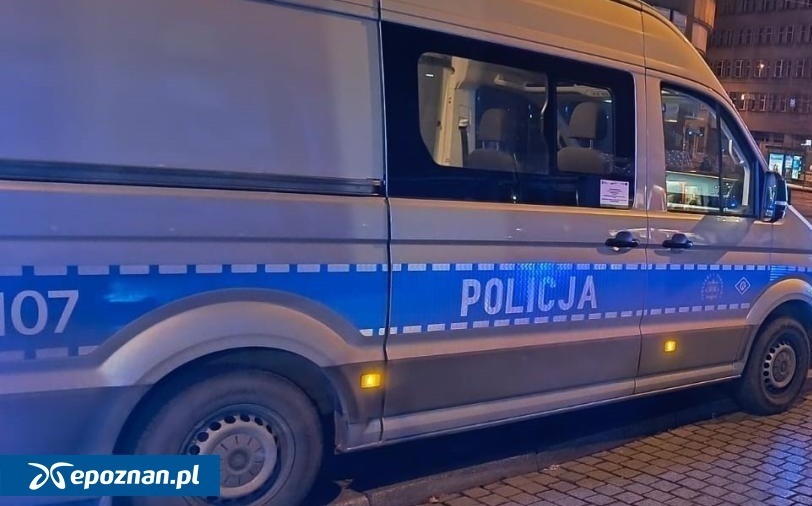 Zwłoki w mieszkaniu w Kaliszu: 46-latka z zarzutem zabójstwa partnera. Służbom zgłosiła, iż ktoś go pobił