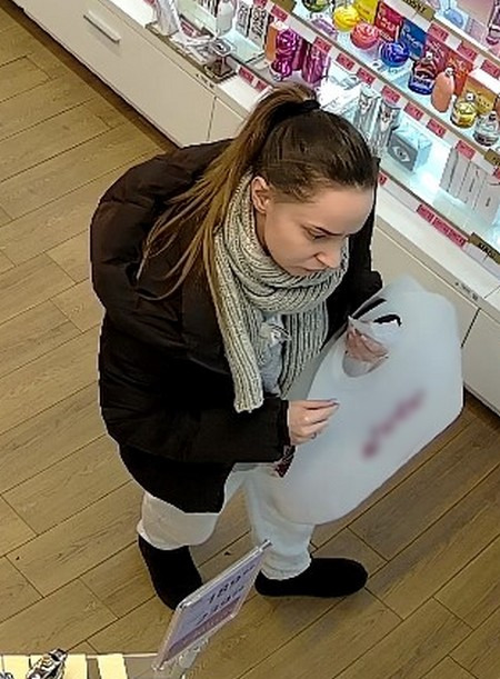 Policjanci szukają kobiety ze zdjęcia. Rozpoznajesz?