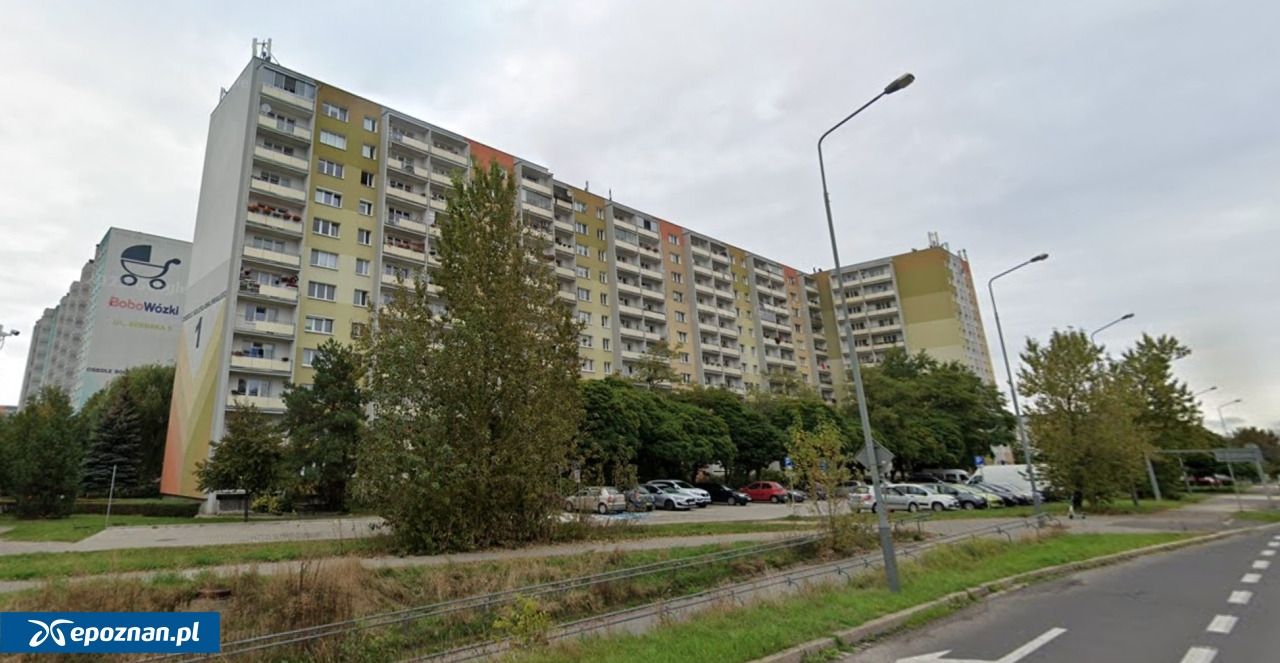 Zmumifikowane zwłoki w mieszkaniu na poznańskim osiedlu. Znajomi nie chcą, by mężczyzna był pochowany jako "NN"