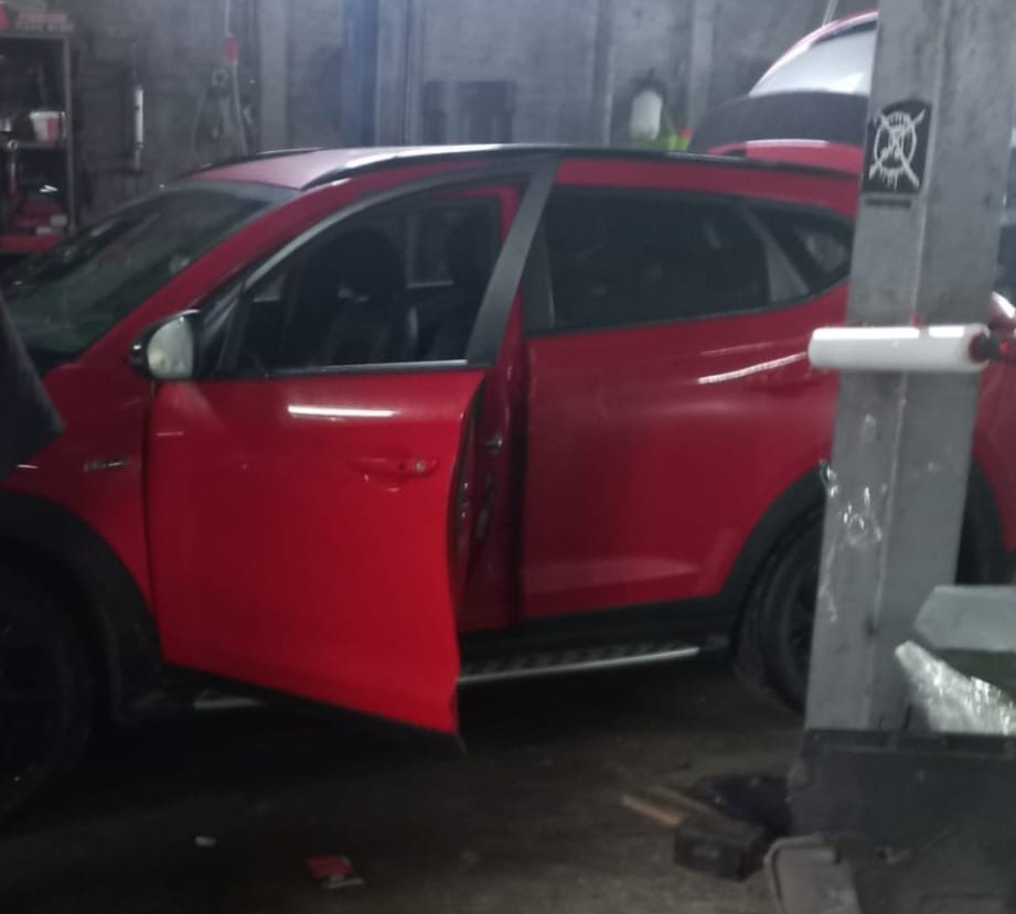 Akcja policji w jednym z warsztatów w regionie. Znaleziono kradzione pojazdy