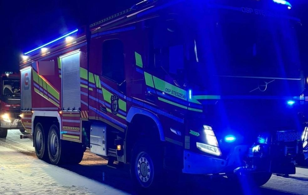 Poważny wypadek w regionie. Kolejny samochód wpadł w bariery. Jest osoba poszkodowana