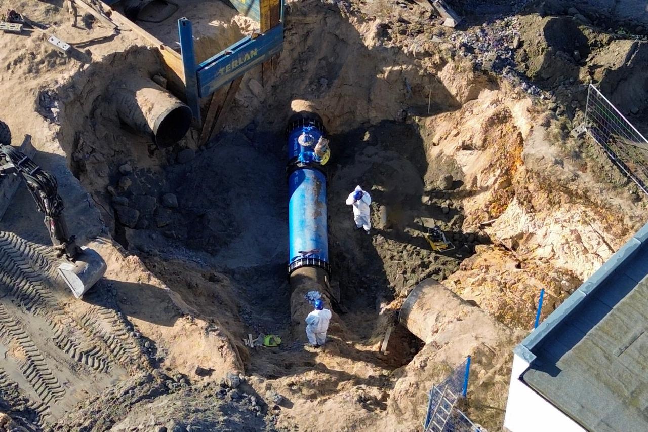 Przez tę awarię część Poznania i okolicznych miejscowości pozbawiona była dostaw wody. Wycięto uszkodzony odcinek rurociągu