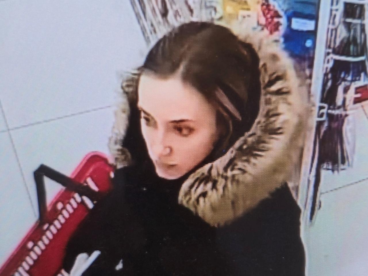 Policjanci z regionu proszą o pomoc w ustaleniu tożsamości tych osób