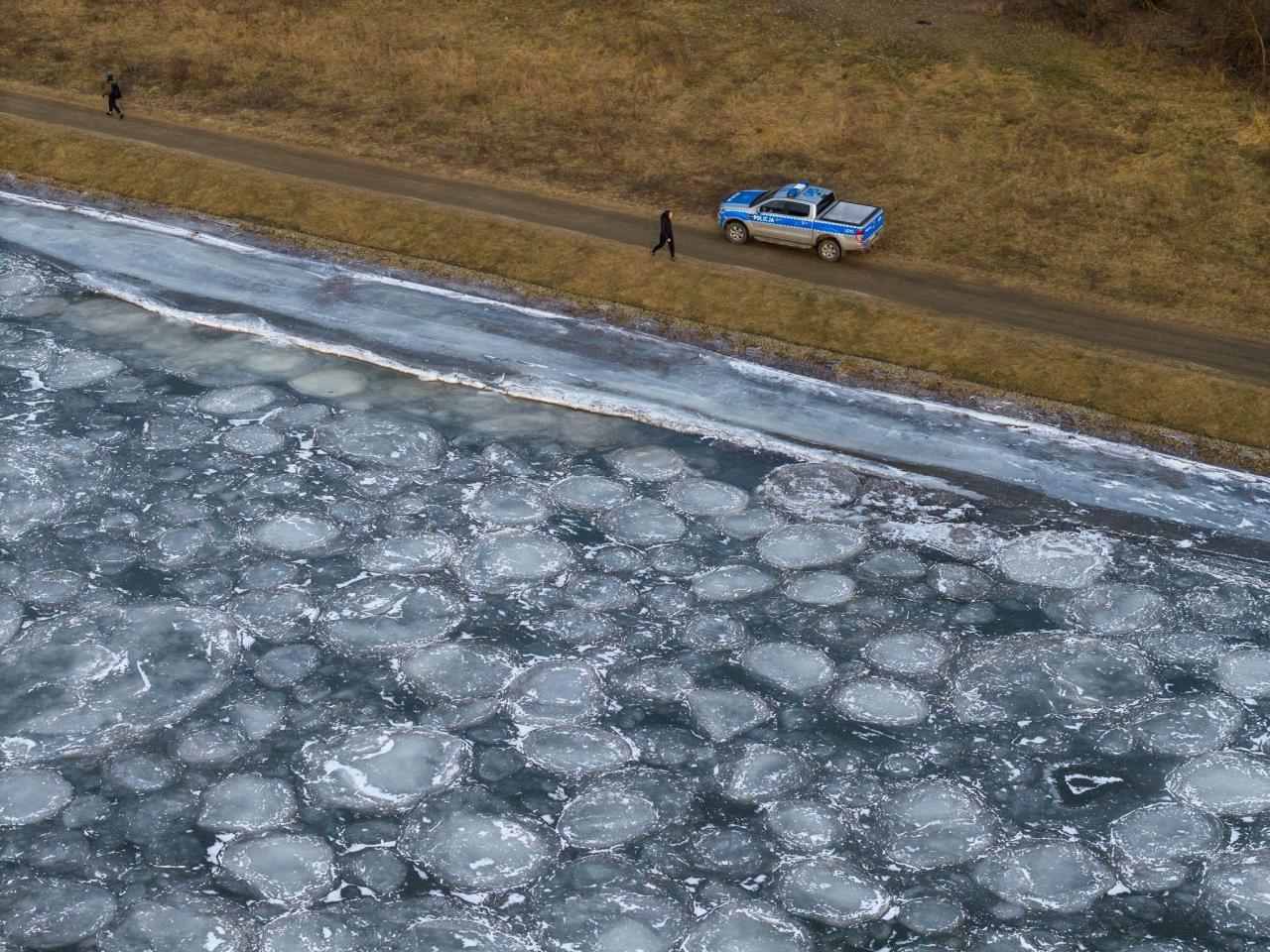 Policjanci pojawili się nad Wartą w Poznaniu