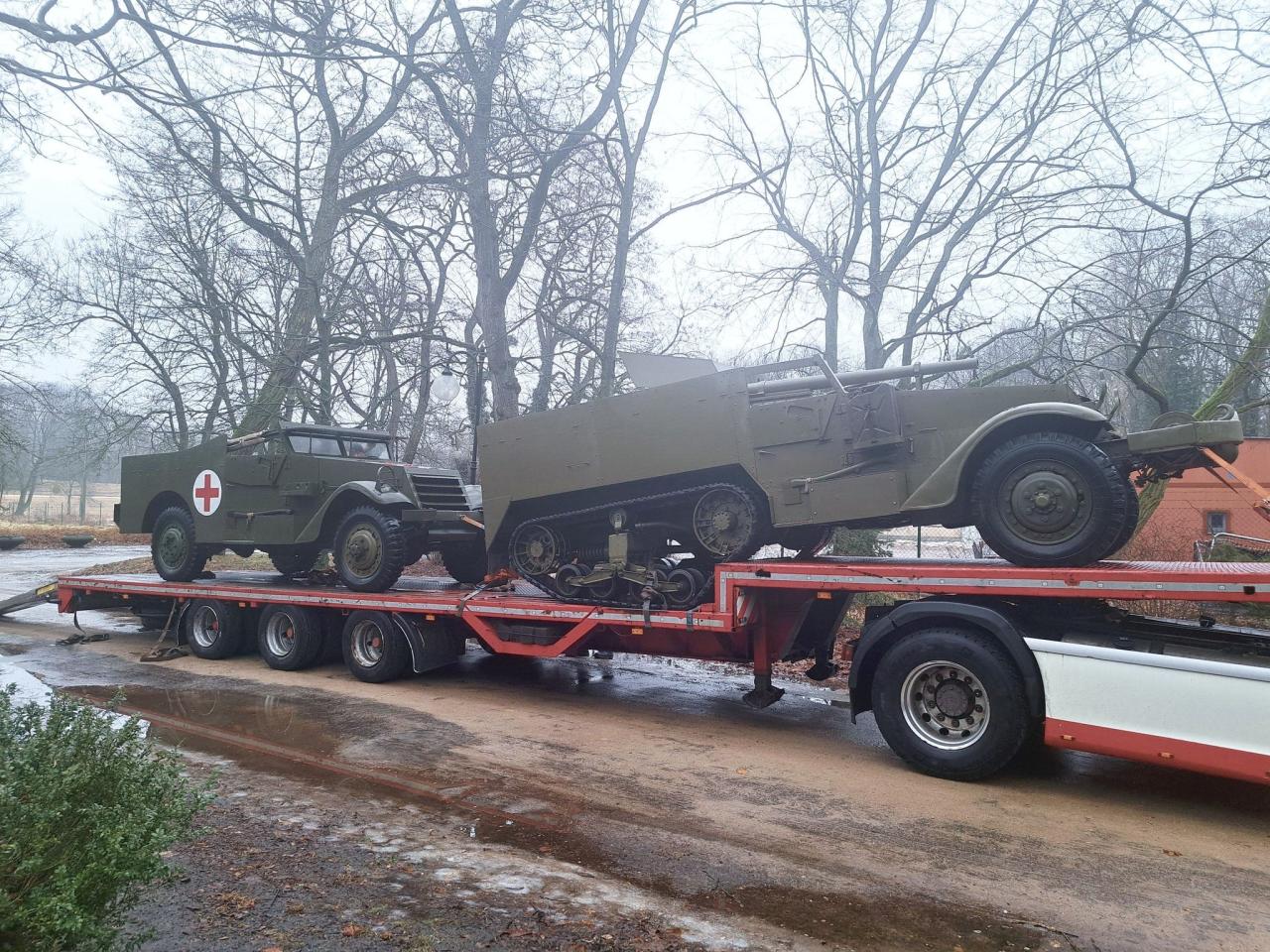 Wyjątkowe pojazdy, grupy rekonstrukcyjne i wojskowa grochówka. Dzieje się dziś na Cytadeli!