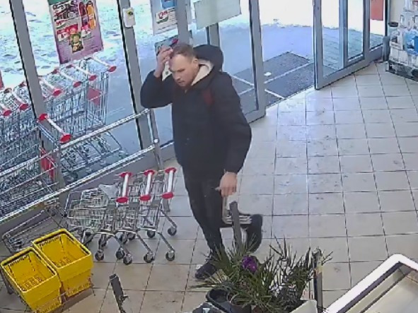 Policjanci z regionu potrzebują pomocy w ustaleniu tożsamości tych osób