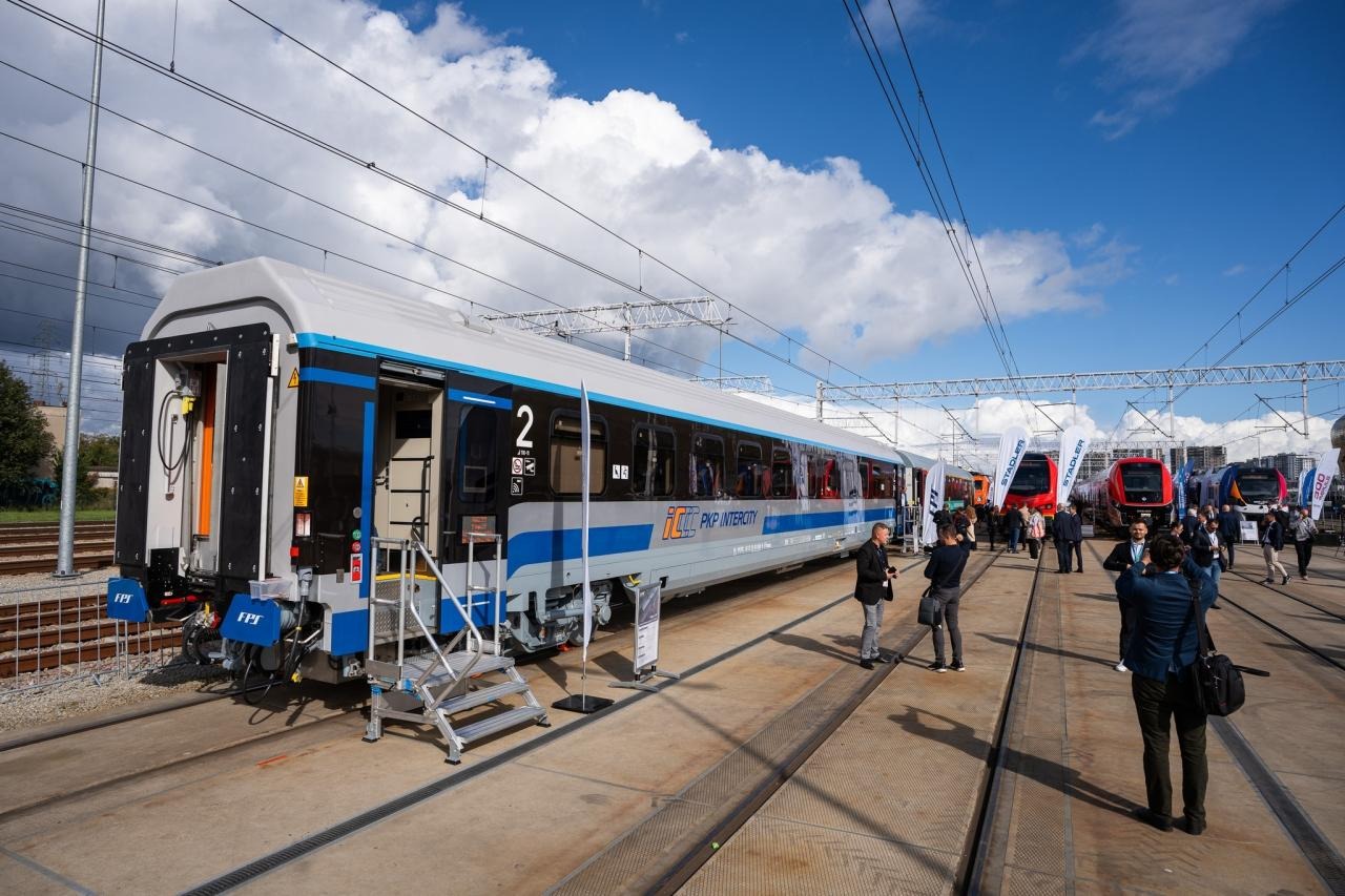 Mocno krytykowane nowe wagony dla PKP Intercity z Poznania będą wyglądały inaczej. Pojawi się opóźnienie w dostawie