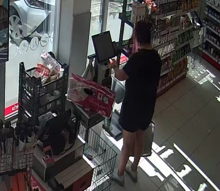 Okradała drogerie w regionie. W kasie samoobsługowej kasowała tańsze produkty, droższe pomijała i zabierała