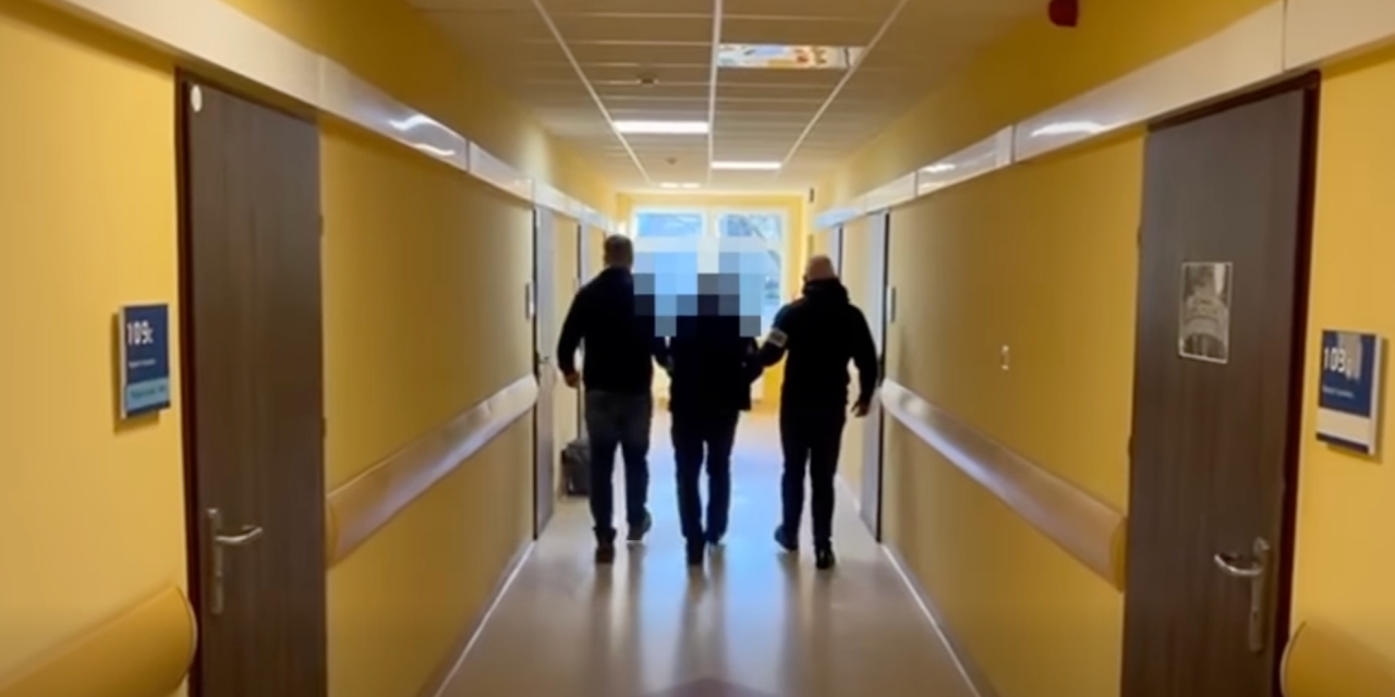 Zaatakował starszą kobietę na poznańskiej ulicy. Wpadł po miesiącu