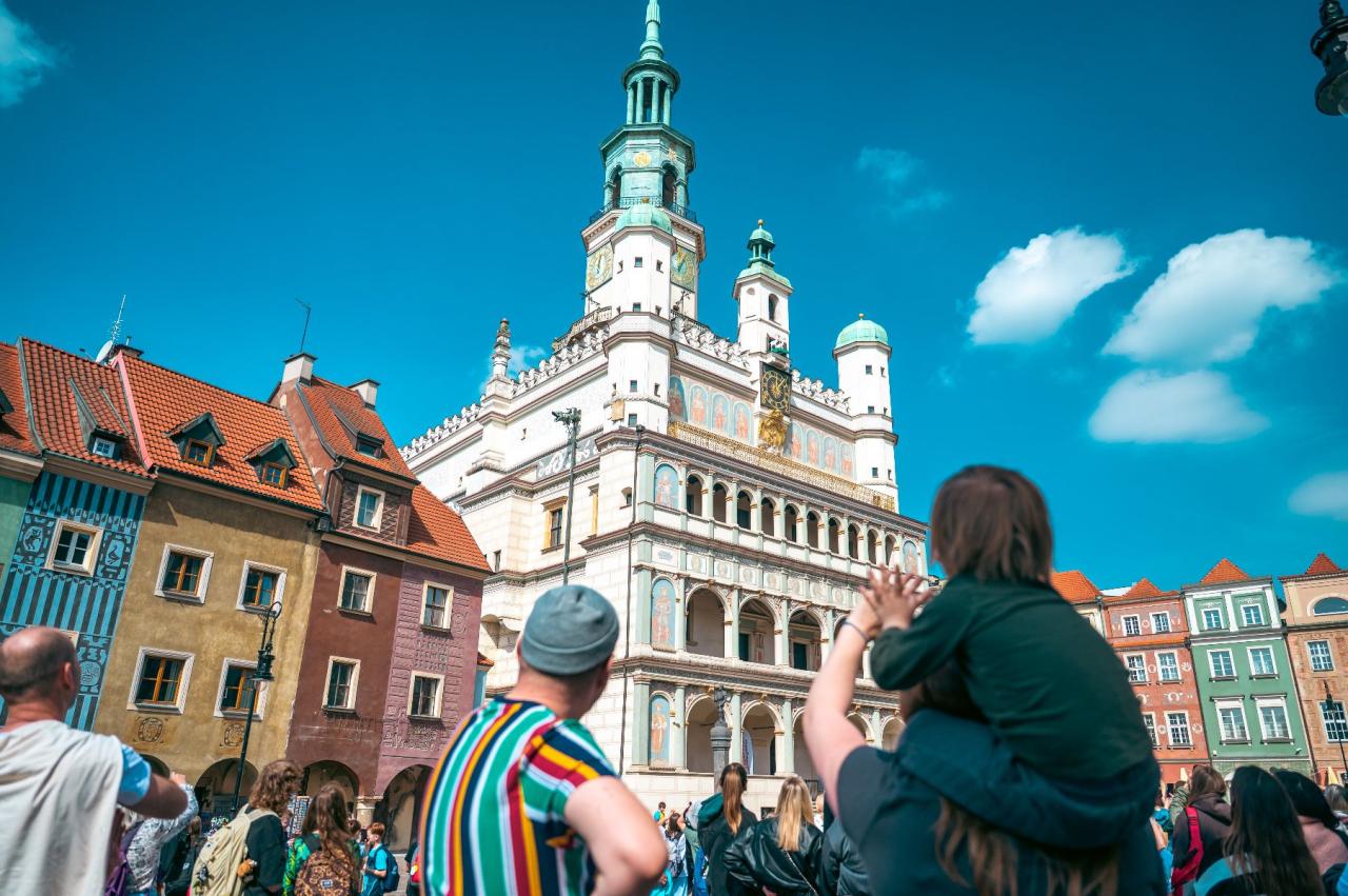 Te spacery po Poznaniu biją rekordy popularności. Można wziąć w nich udział za darmo