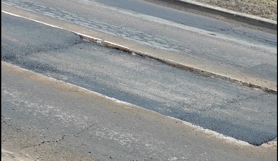 Tak załatali dziurę na poznańskiej ulicy i zostawili na kilka dni. "Przeszli samych siebie"