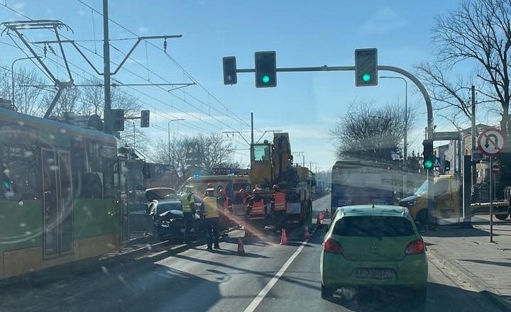 Zderzenie tramwaju i osobówki na Grunwaldzkiej. Utrudnienia!