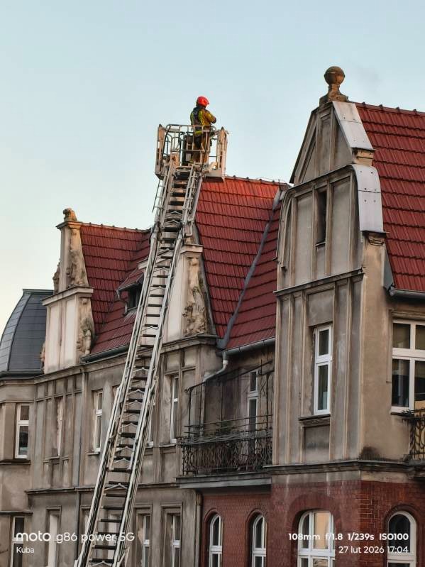 Wawrzyniaka: w mieszkaniu wyczuwalny był zapach dymu. "Cała ulica stoi"