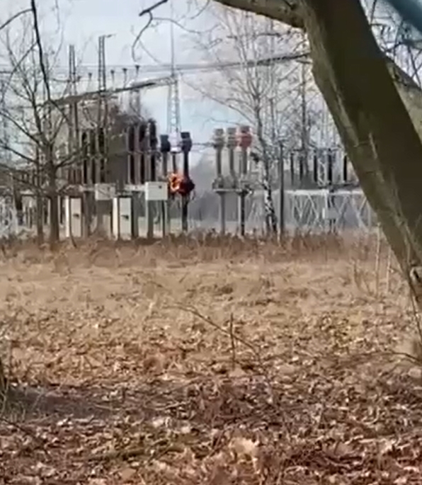 Pożar transformatora pod Poznaniem. Kilka strażackich zastępów w akcji