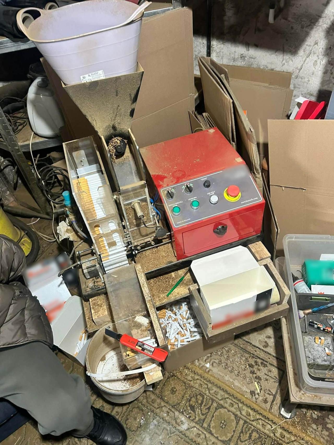 Sam robił papierosy i sprzedawał je w internecie